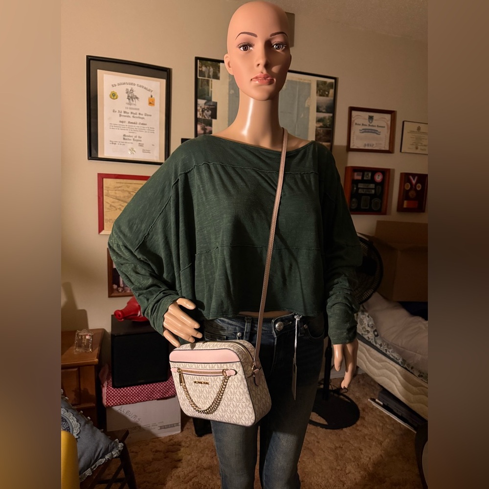 MICHAEL KORS Large Logo Powder Pink And Cream Crossbody Bag. NEW with tags. 🔥 - Picture 6 of 6